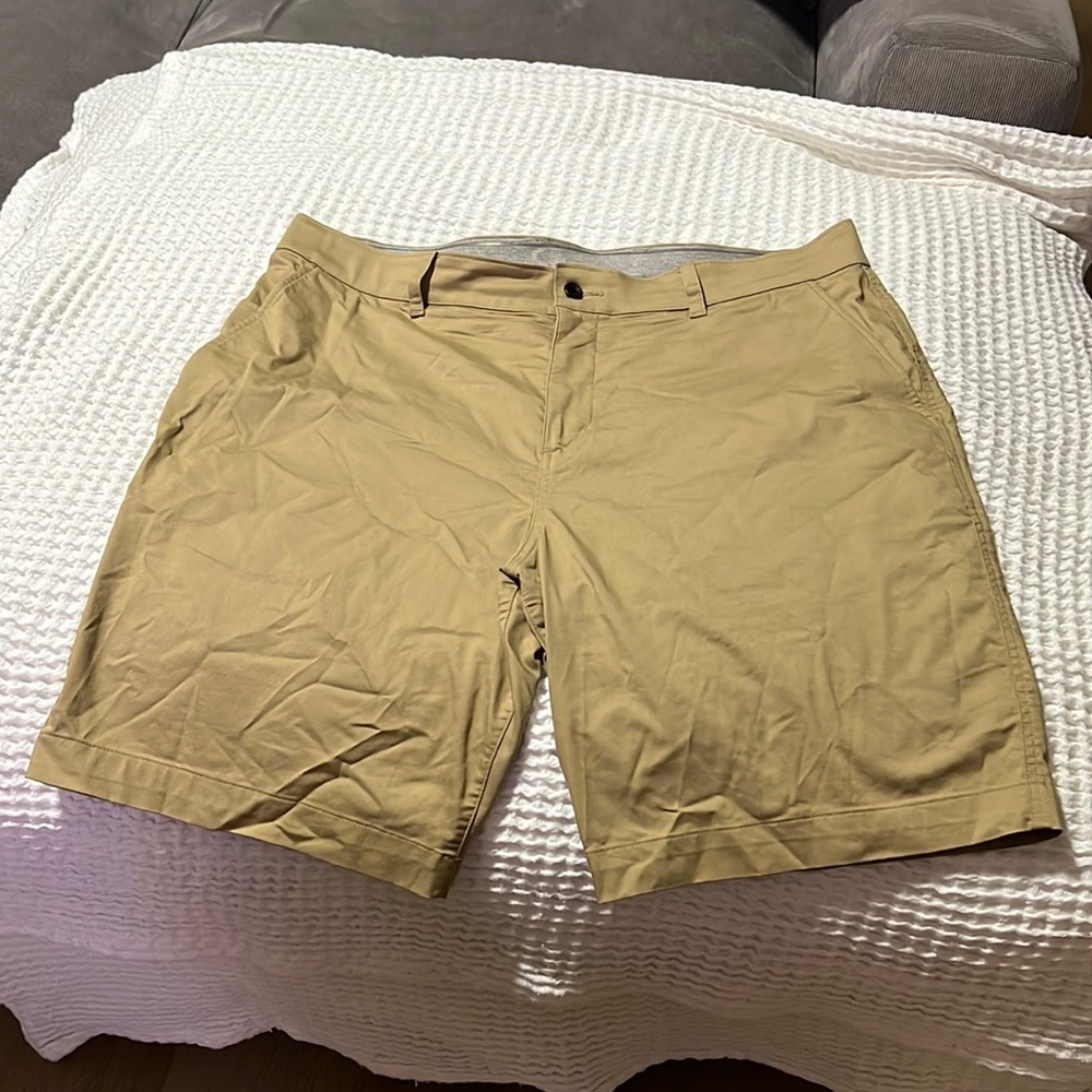 Lightly worn, perfect condition. Nike dry fit, golf shorts. Size 38 waist.